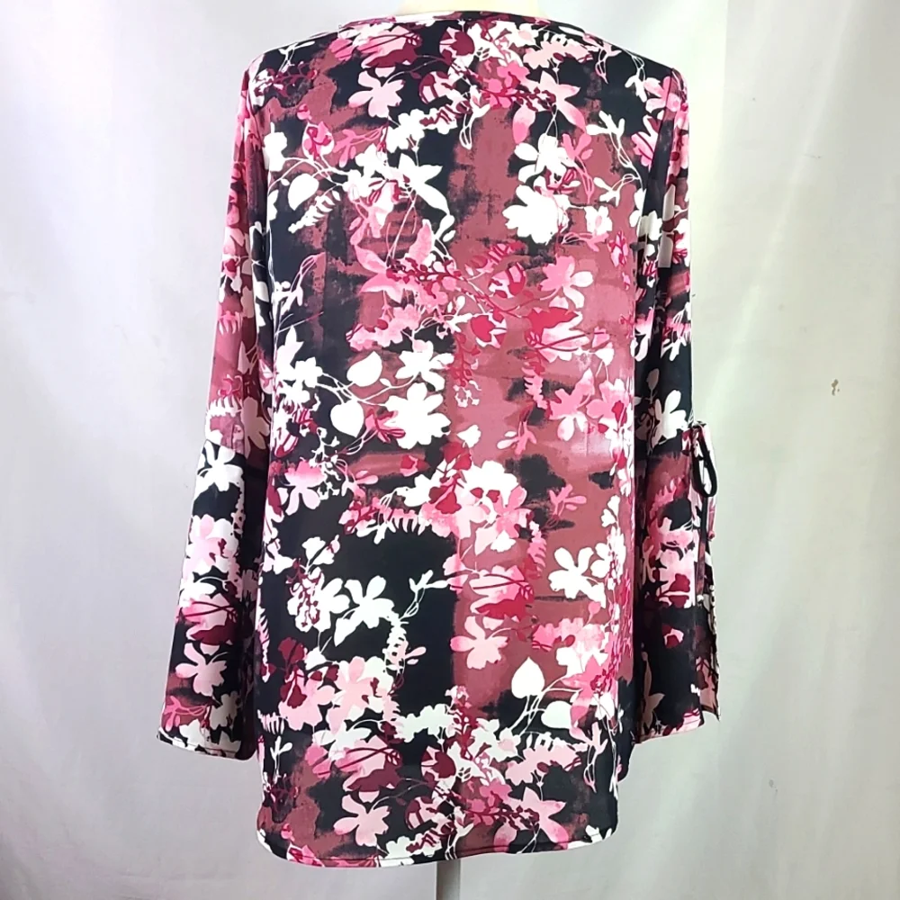 Quintessential Split Sleeve Blouse - Picture 6 of 14